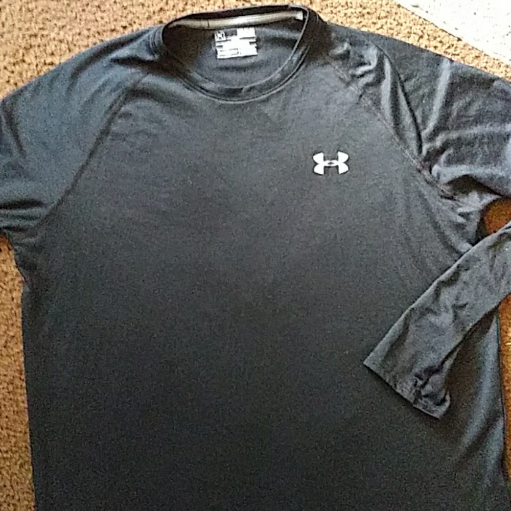 LIKE NEW UNDER ARMOUR WORKOUT SHIRT